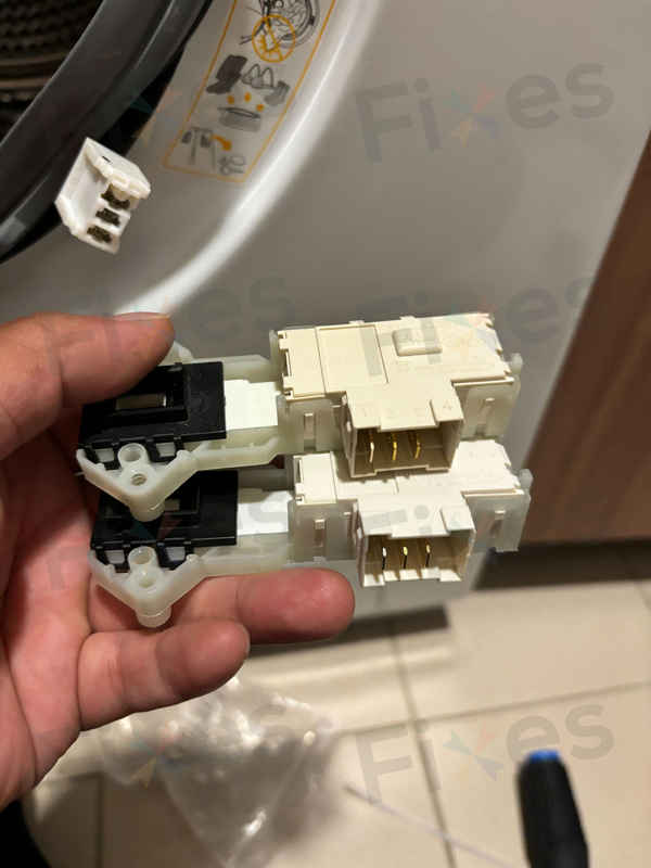 這部LG WFCT系列洗衣機的門鎖掣為何忽靈忽不靈？揭開dE故障真相 🤔