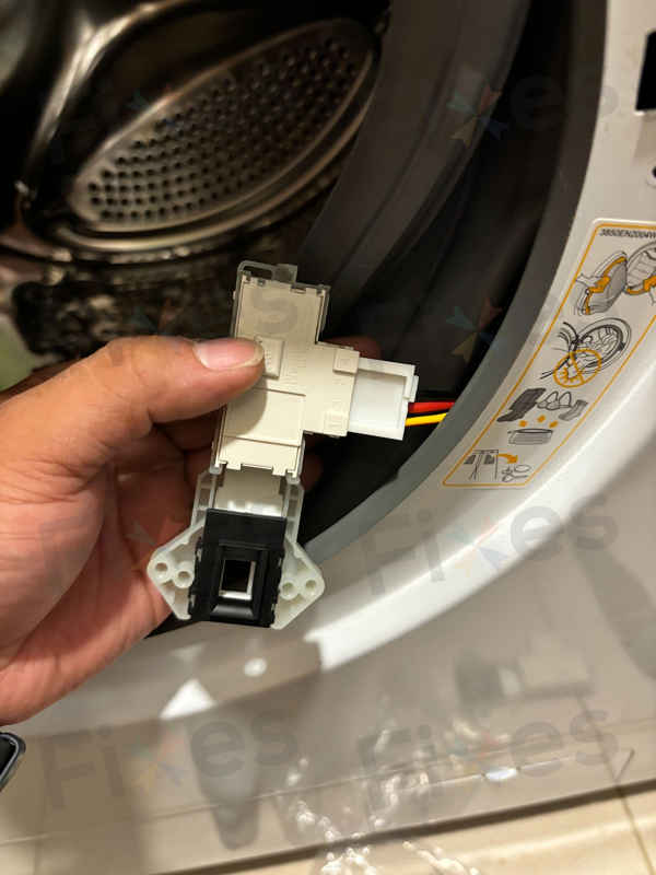 這部LG WFCT系列洗衣機的門鎖掣為何忽靈忽不靈？揭開dE故障真相 🤔