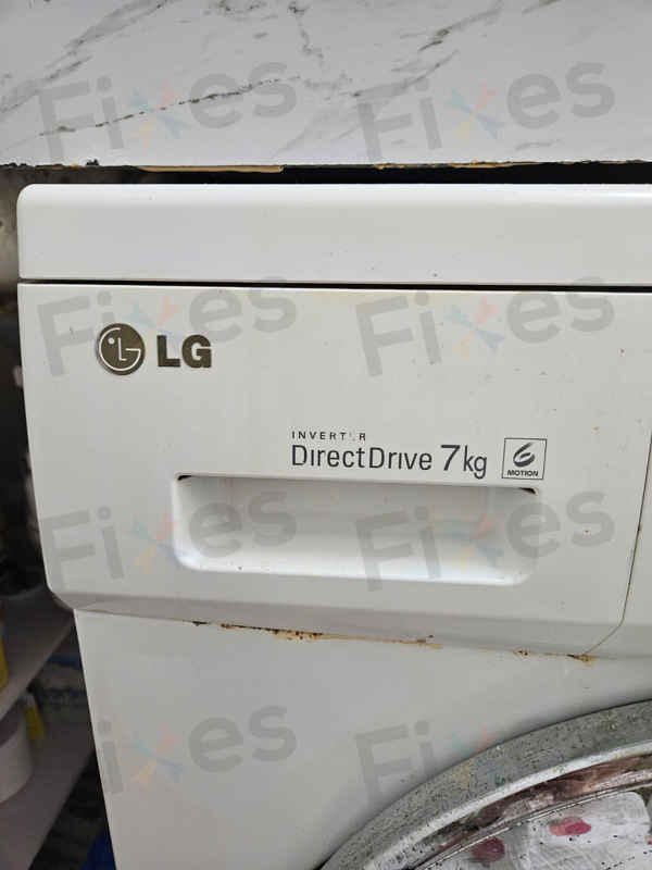 LG WFN系列洗衣機突然顯示dE故障碼?原來是門鎖掣出了問題 🔍