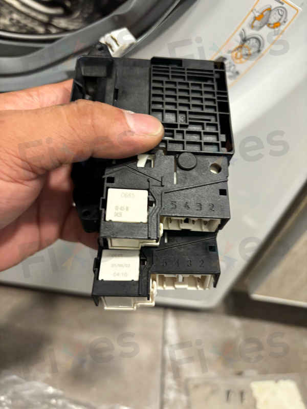 出現故障碼dE2，壞門鎖掣🔒LG前置式洗衣機 WFC1207C3W
