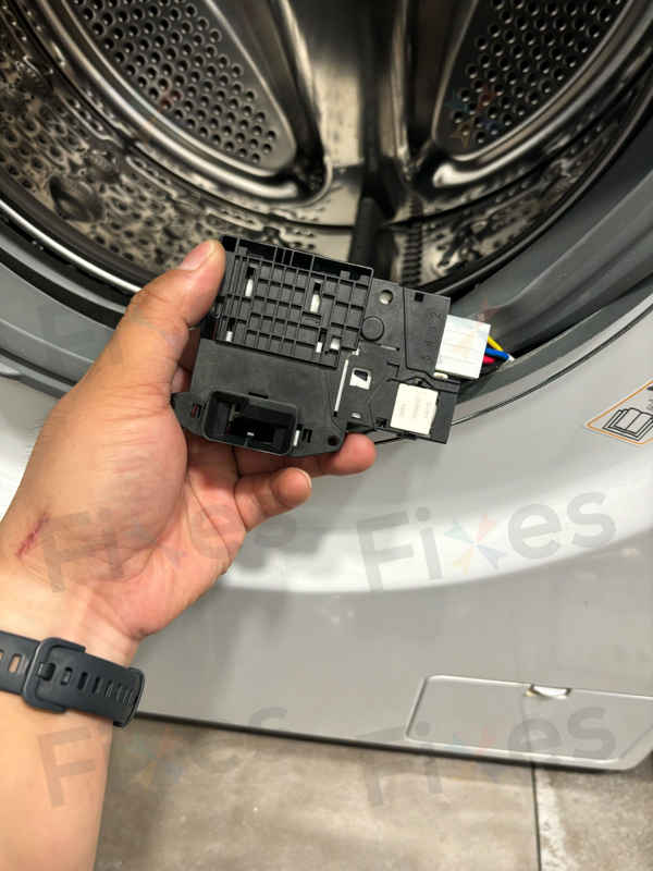 出現故障碼dE2，壞門鎖掣🔒LG前置式洗衣機 WFC1207C3W