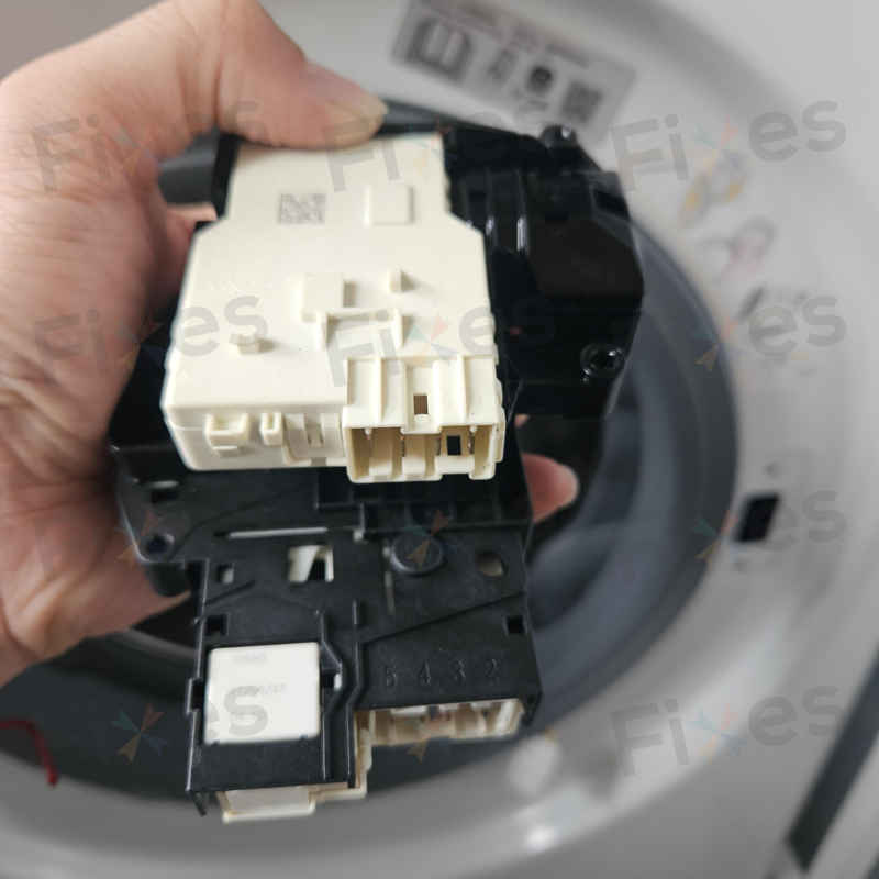 門怎麼關都聽到「噠噠」？這部LG FC系列洗衣機的dE2解決過程 🤔