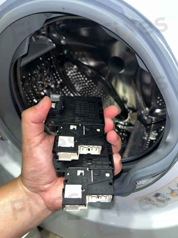 門鎖掣故障引發dE2警報，LG WF系列洗衣機即日搶修實例 ⚡