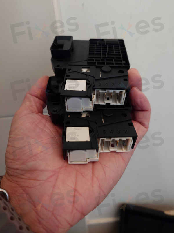 為何這部LG WF系列洗衣機dE2故障碼反覆出現?更換門鎖掣後終於穩定運作 ✅