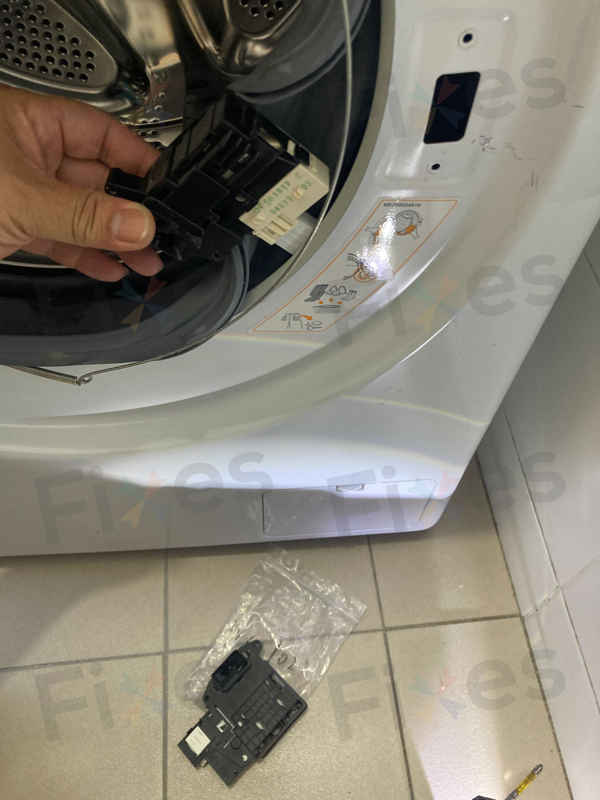 LG WF系列洗衣機dE2故障碼修復實錄:門鎖掣更換全過程 ⚡