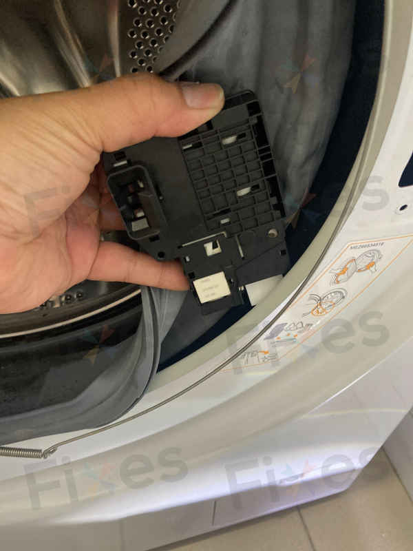 LG WF系列洗衣機dE2故障碼修復實錄:門鎖掣更換全過程 ⚡