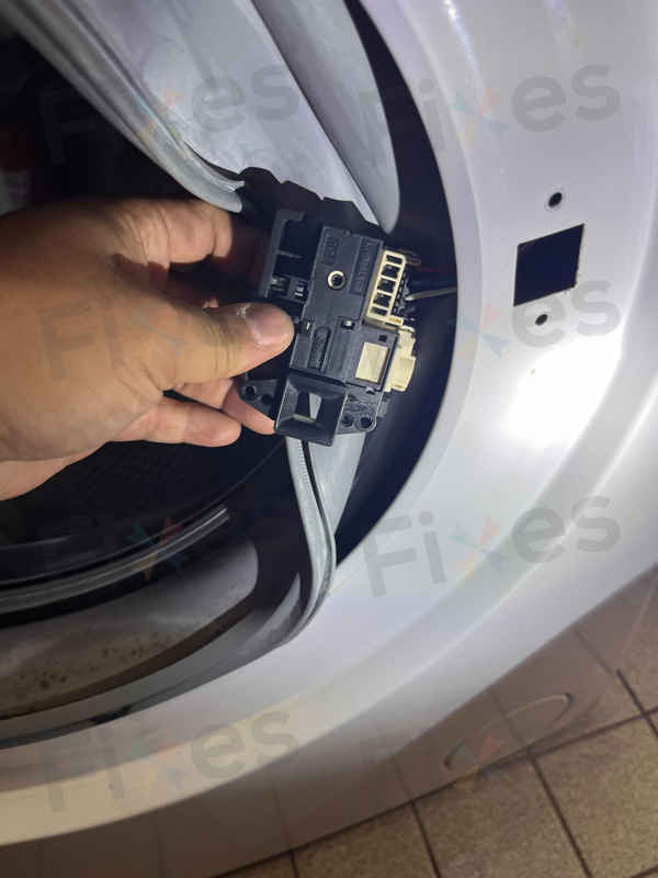 出現故障碼E01，門鎖問題🔑Philco飛歌牌前置式洗衣機 PV812DX