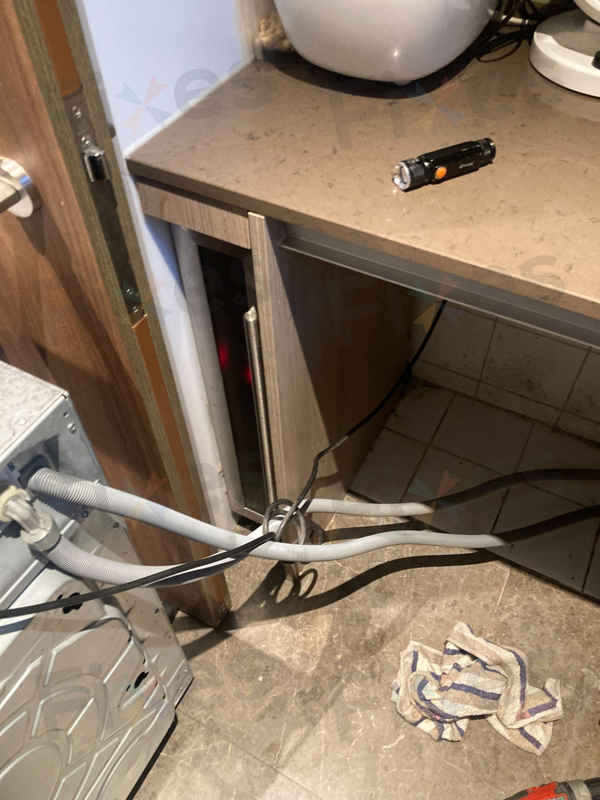一支牙籤讓這部GAGGENAU WD系列洗衣機E01故障碼現身 🪥