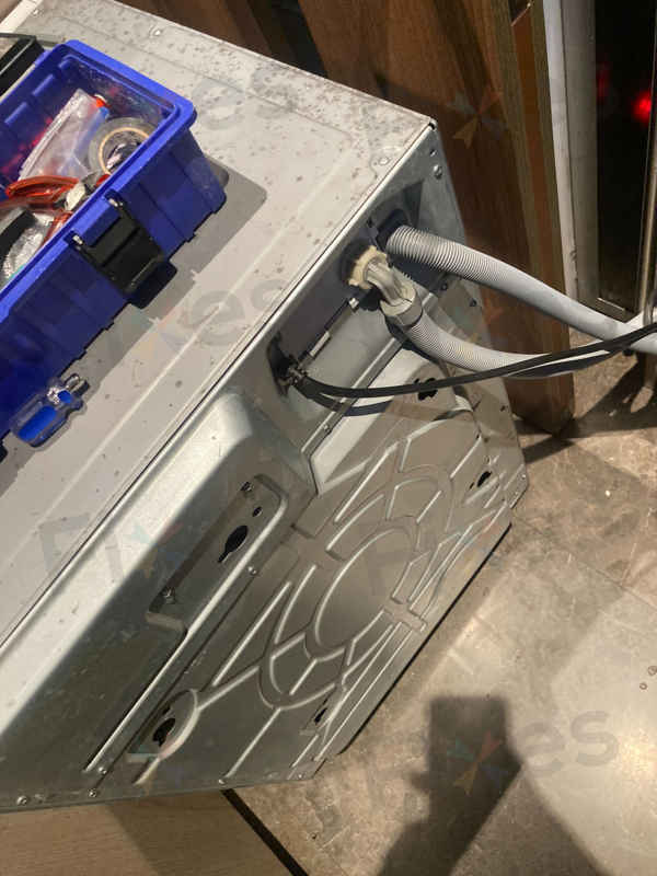 一支牙籤讓這部GAGGENAU WD系列洗衣機E01故障碼現身 🪥