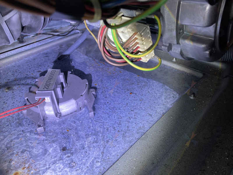 嵌入式洗衣機的隱藏危機：看這部GAGGENAU如何解決E01錯誤 🚰