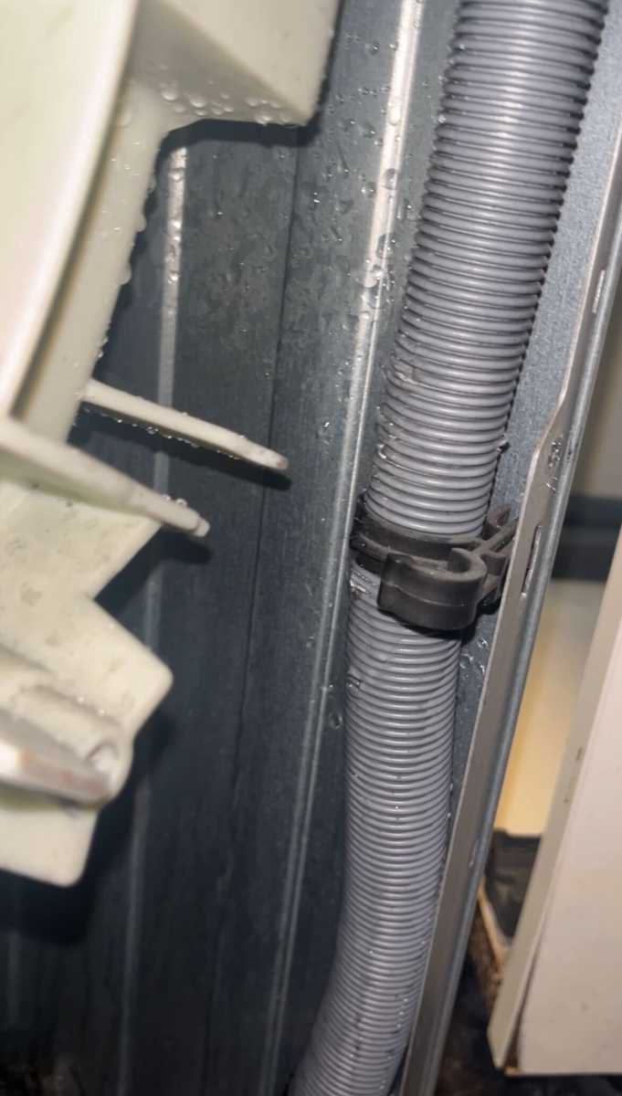 E01故障碼響起,師傅現場拆解這部GAGGENAU WD系列洗衣機後竟有意外發現 💥