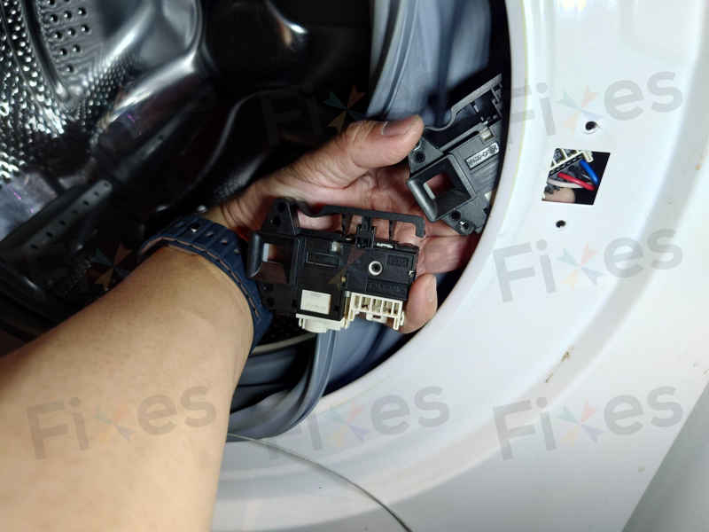 啪聲時有時無——這部 Panasonic NA系列洗衣機E01揭示門鎖異常警訊🤔