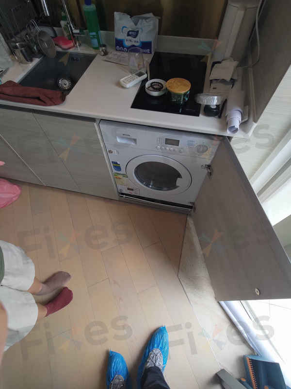 這部Smeg LSTA系列洗衣機清潔劑過量引發E01，何小姐驚呼師傅是最崇拜的人 🌟