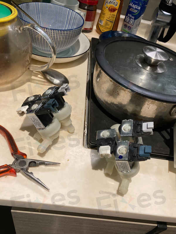 這部Rosieres洗衣機的E02故障：看看如何解決入水緩慢問題 🐌