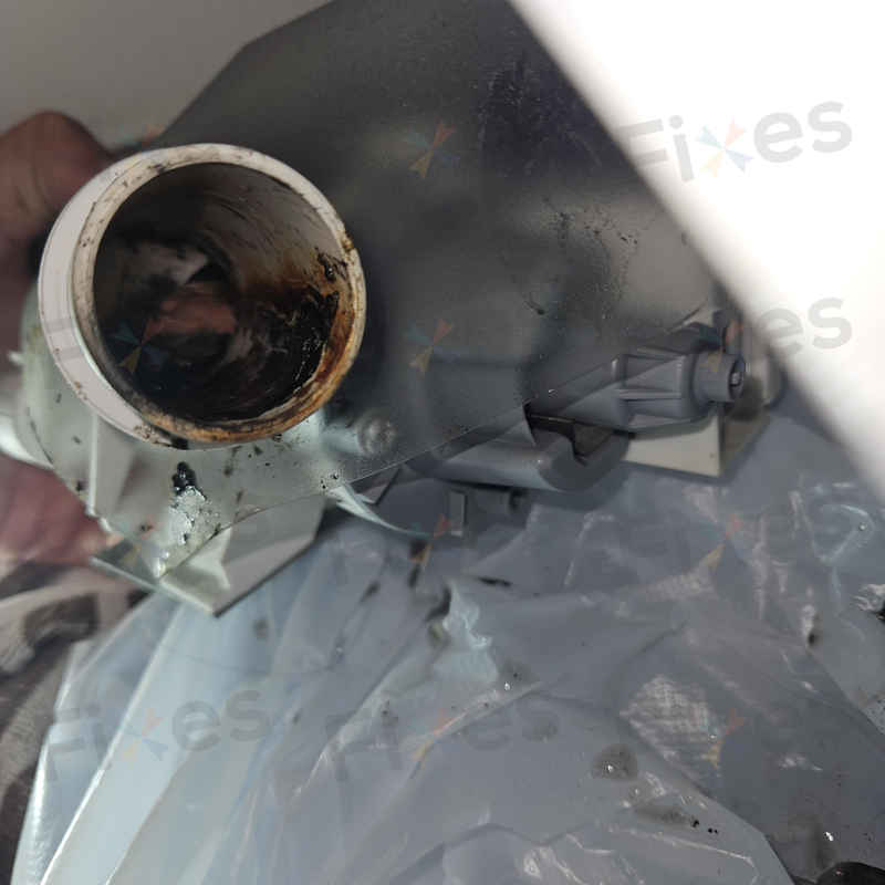千枚硬幣卡死排水系統：這部Candy CDB系列前置式洗衣機E03故障碼現場拆機報告 🪙