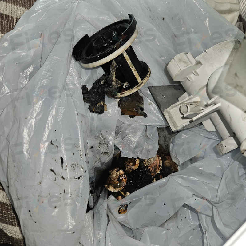 千枚硬幣卡死排水系統：這部Candy CDB系列前置式洗衣機E03故障碼現場拆機報告 🪙
