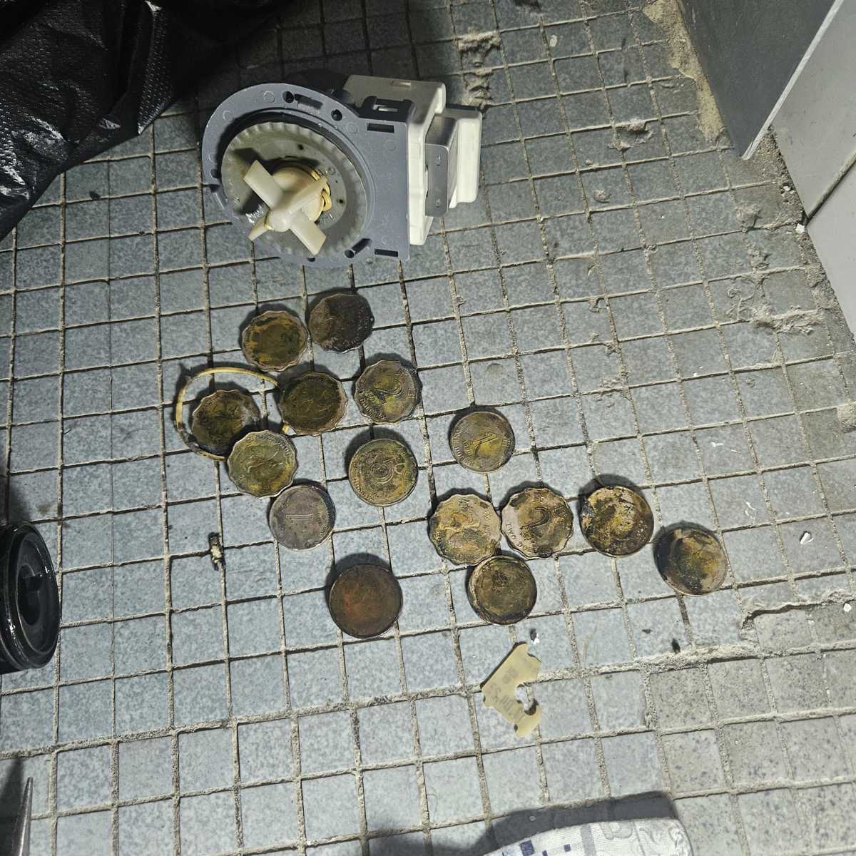 這部Candy GVS系列洗衣機E03排水失靈,銀仔卡住才知禍首 🪙