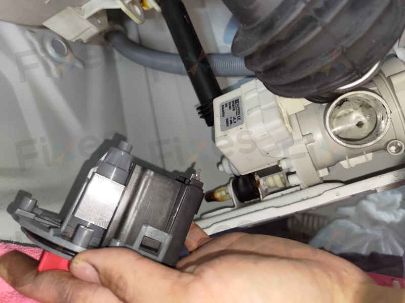 出現故障碼E03，不能排水😓Panasonic樂聲牌前置式洗衣機 NA106VC5