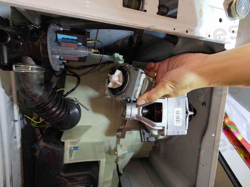 出現故障碼E03及E04🔧Thomson湯笙牌前置式洗衣機 TMFWQ712