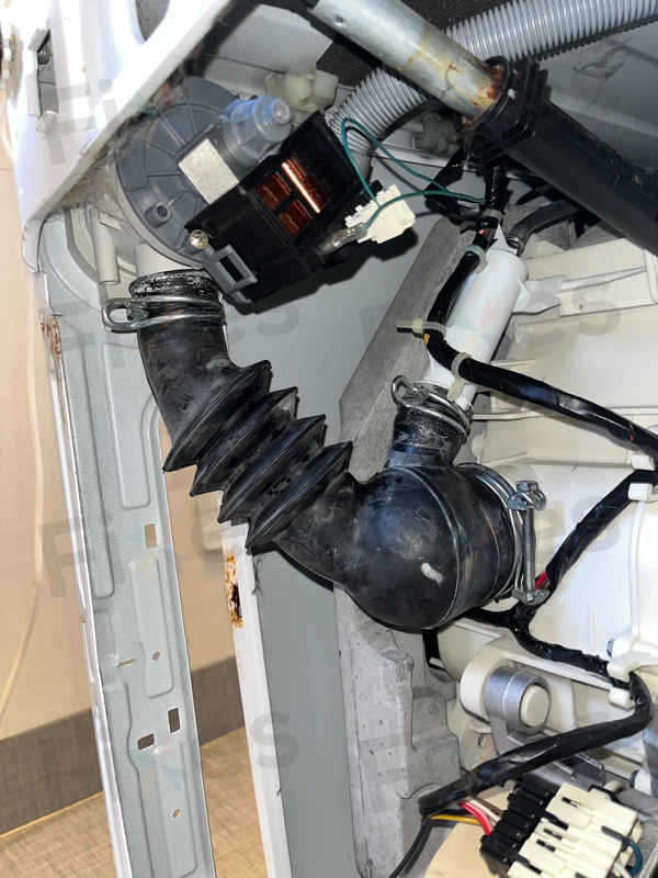 這部Panasonic NA系列洗衣機E03故障碼突然報警，竟是排水泵老化惹禍 🔍