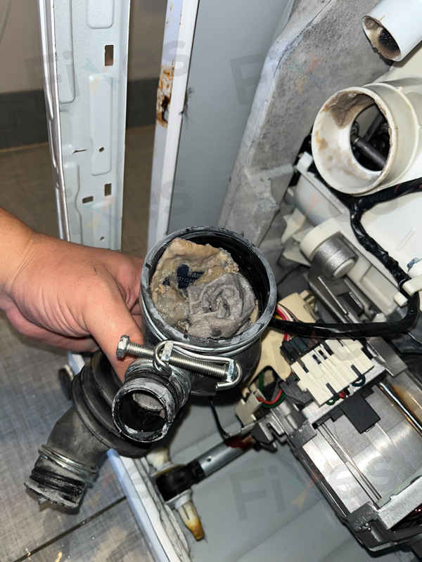 這部Panasonic NA系列洗衣機E03故障碼突然報警，竟是排水泵老化惹禍 🔍