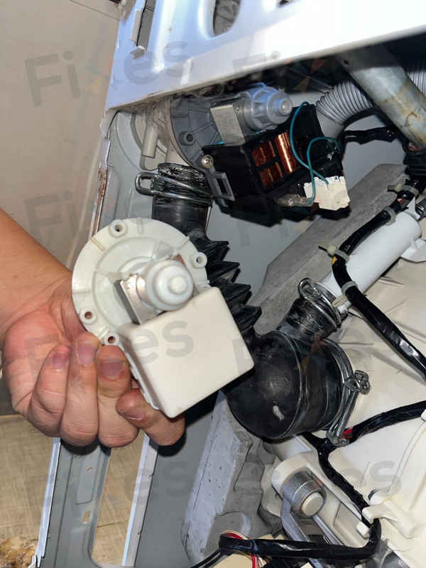 這部Panasonic NA系列洗衣機E03故障碼突然報警，竟是排水泵老化惹禍 🔍