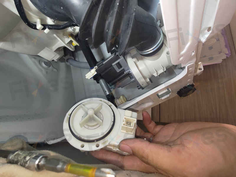 當洗衣機遇上繩子和硬幣：一場意想不到的維修之旅 🧵