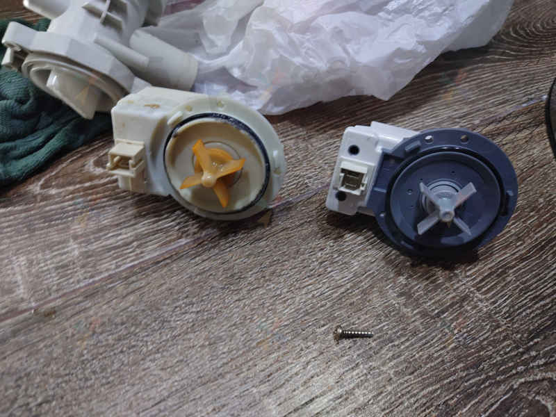 這部Panasonic NA系列前置式洗衣機E03排水不暢，吸濕紙卡住排水口🧺