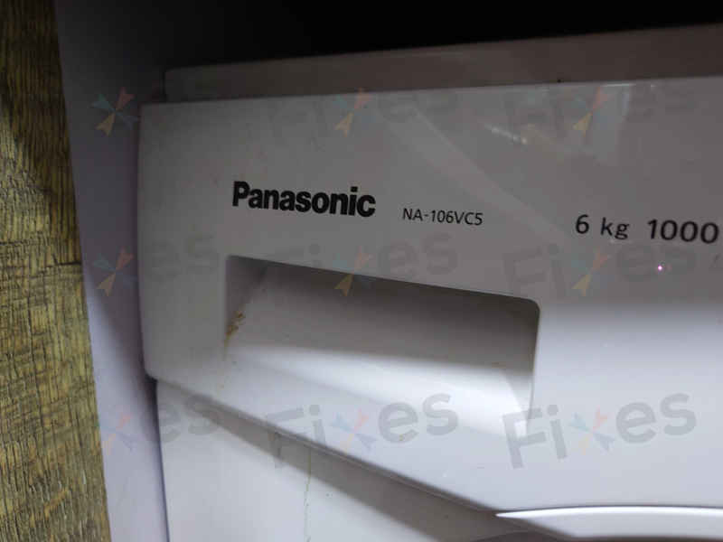 這部Panasonic NA系列前置式洗衣機E03排水不暢，吸濕紙卡住排水口🧺