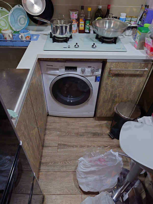 這部Panasonic NA系列前置式洗衣機E03排水不暢，吸濕紙卡住排水口🧺