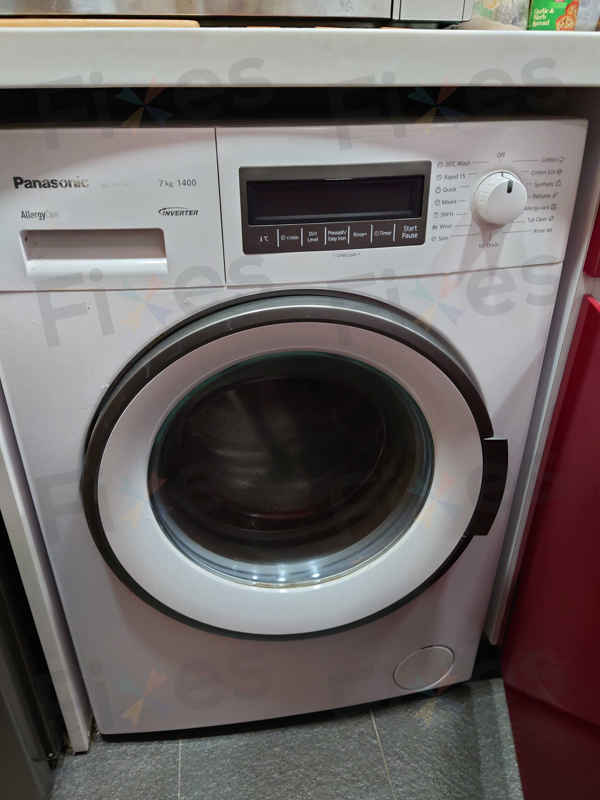 這部Panasonic NA系列洗衣機遭E03故障困擾：從誤入鎖匙到排水泵老化全檢查 🔍