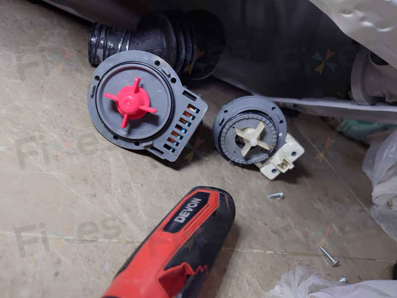這部樂聲NA系列洗衣機E03故障碼背後的真相？一張吸色紙竟成排水殺手 😱