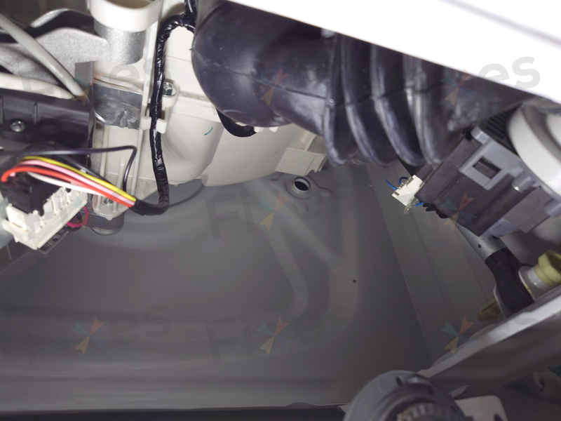 這部樂聲NA系列洗衣機E03故障碼背後的真相？一張吸色紙竟成排水殺手 😱