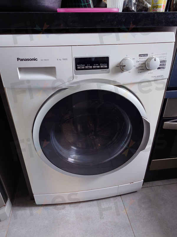 這部Panasonic NA系列洗衣機E03排水緩慢?師傅現場診斷找出吸色紙元兇🎯