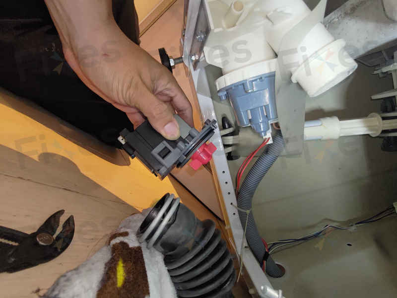 洗衣機卡鍊驚喜發現？Philco PAS系列洗衣機E03排水故障究竟怎麼搞的🤔