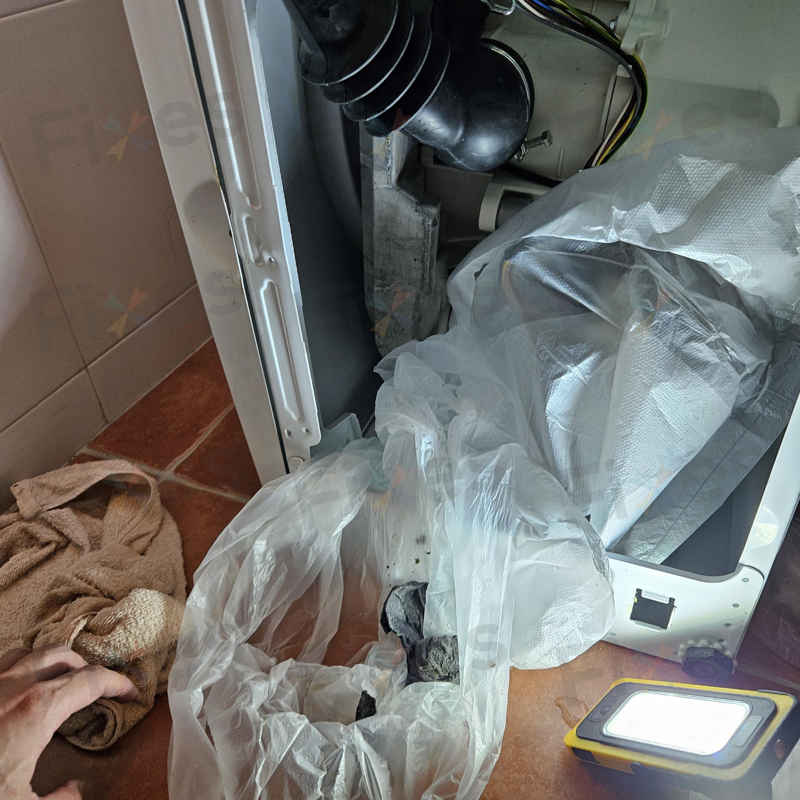 吸色紙堵塞導致這部Philco PV系列洗衣機E03故障碼?師傅深度檢查揭密 🔍