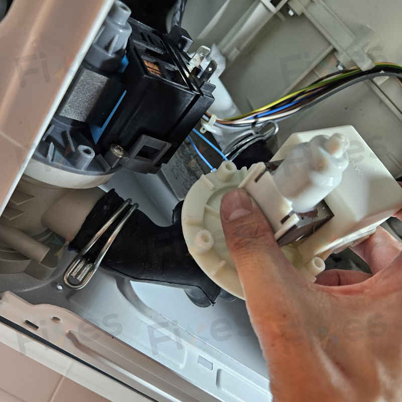 吸色紙堵塞導致這部Philco PV系列洗衣機E03故障碼?師傅深度檢查揭密 🔍