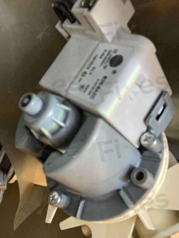 惠而浦洗衣機E03故障碼警報，原來是裙子流蘇搞的鬼 🚨