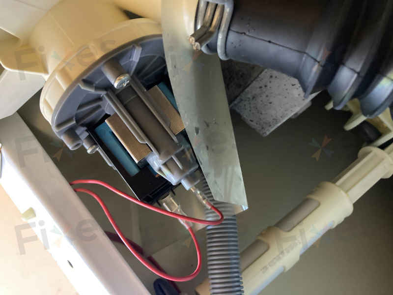 惠而浦洗衣機E03故障碼警報，原來是裙子流蘇搞的鬼 🚨