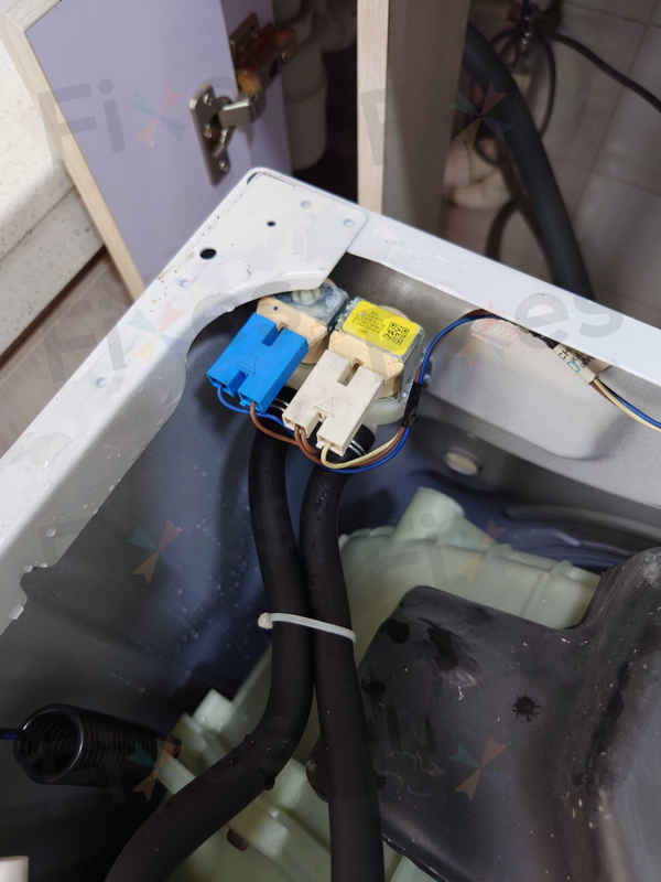 深夜驚覺洗衣機自動進水？這部Thomson洗衣機E04背後竟是入水掣故障 🔍