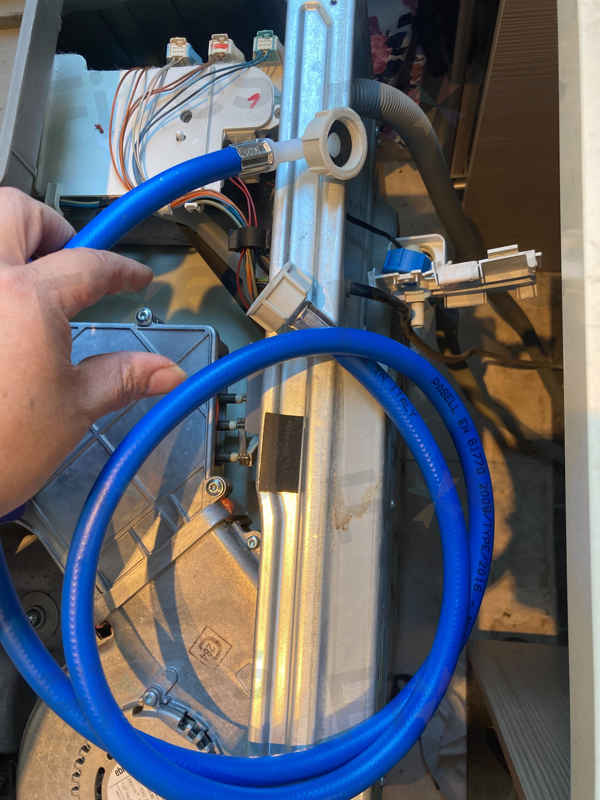 這部西門子WK系列洗衣機E05故障碼滴水不進？師傅用折衷方案即日解決 💧
