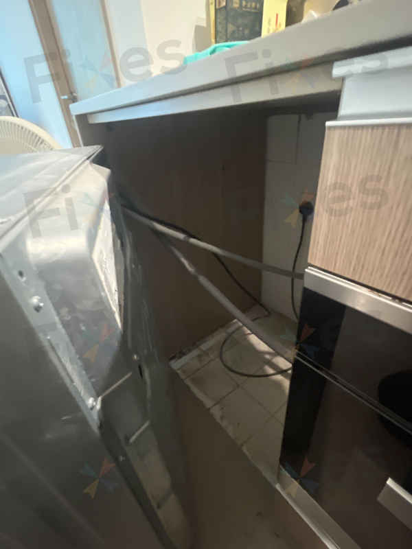 隱藏在櫥櫃後的E06：這部De-Dietrich DLZ系列洗衣機排水喉堵塞修復實錄 🔍