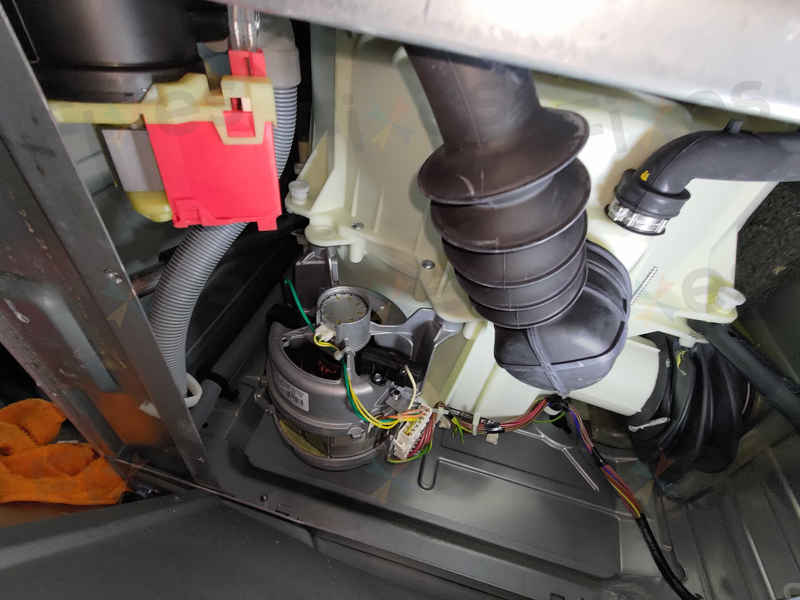 出現故障碼E06,無法排水🔧Siemens西門子二合一洗衣乾衣機 WD14D366HK/03