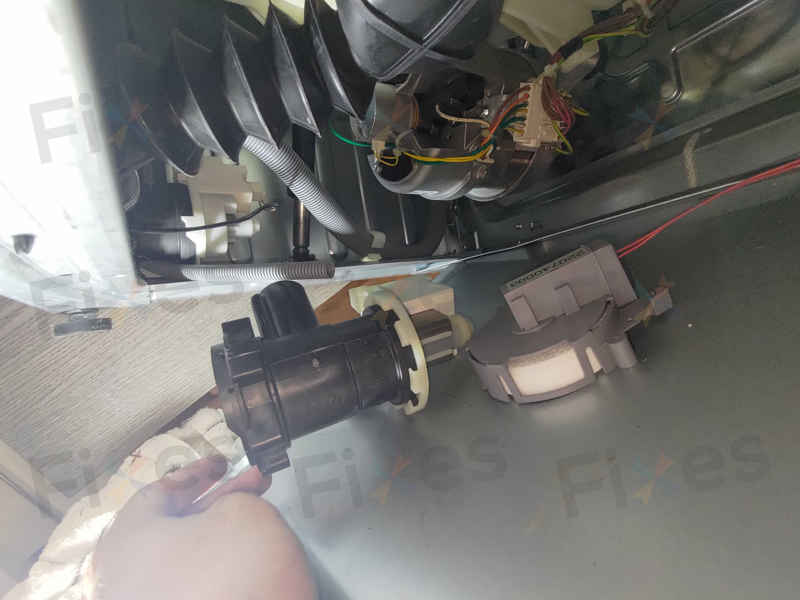排水泵老化維修現場：這部Kuppersbusch WT系列洗衣機E06故障處理紀實 💧