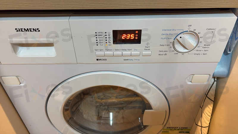 打開排水濾器，這部西門子WK系列洗衣機E06竟藏滿髮夾與雪條棍🔎