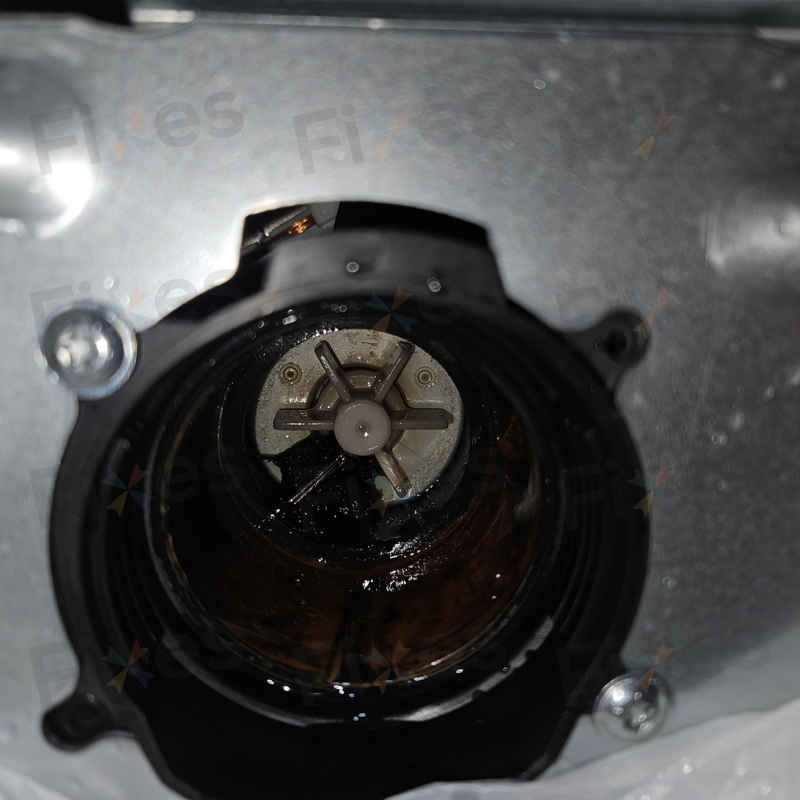 打開排水濾器，這部西門子WK系列洗衣機E06竟藏滿髮夾與雪條棍🔎