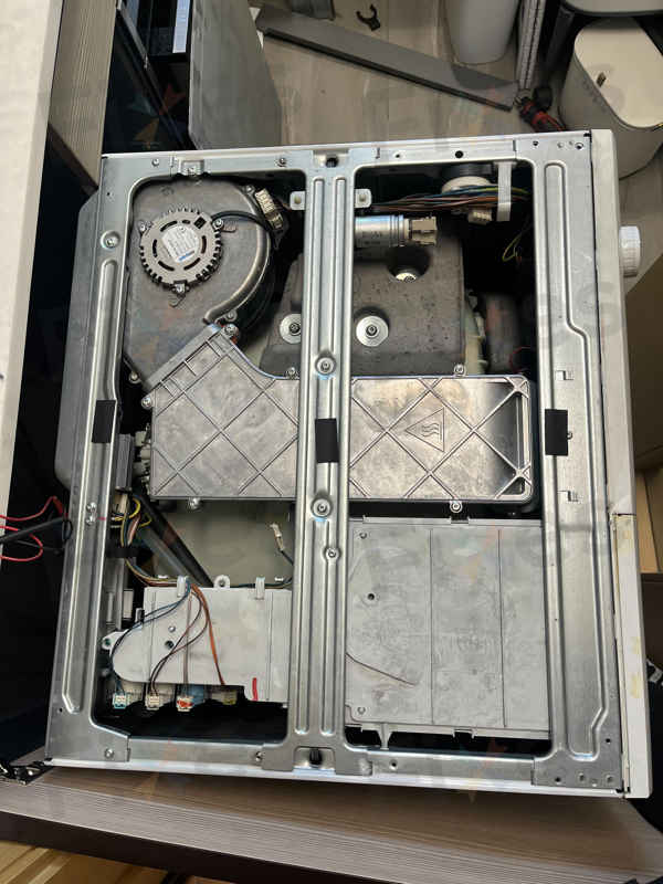 一張吸色紙卡住排水出口，這部西門子WD系列洗衣機E06故障如何快速解圍💧
