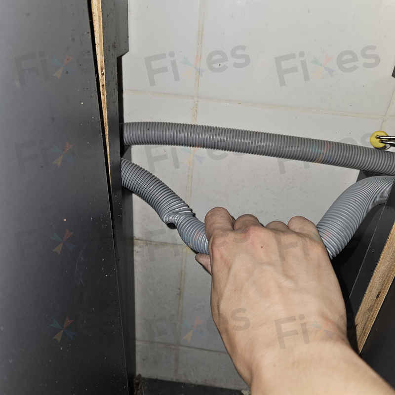這部西門子洗衣機E06故障碼深度分析：排水喉長期受壓變形的維修實錄 📋