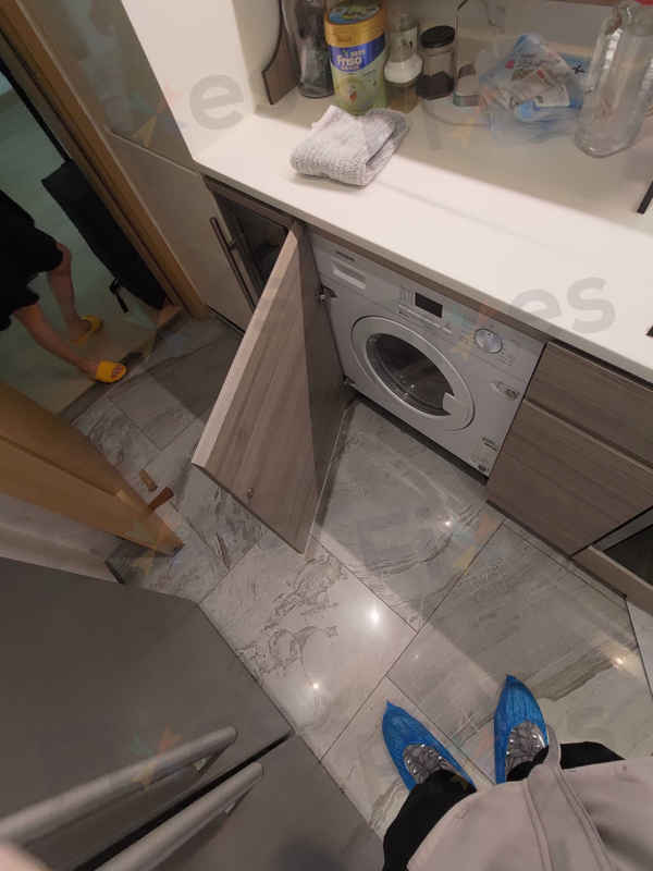 陳小姐收回出租單位驚見西門子洗衣機E06故障碼,排水泵竟藏著爛掉的住戶證 😱