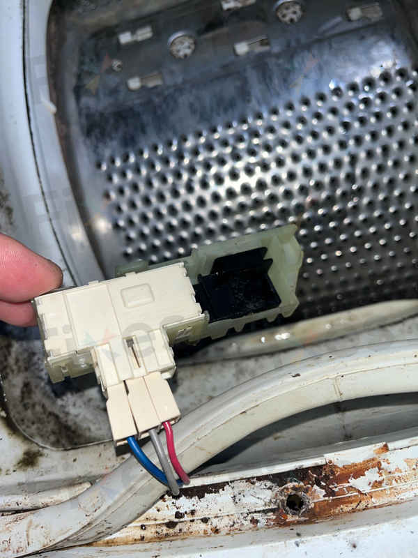 飛歌牌PTL系列洗衣機E07機門鎖死開不到?客戶的升級改造體驗 ⚡